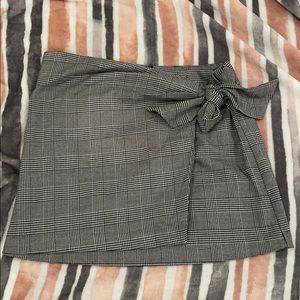 Trendy Houndstooth Plaid Mini Wrap Skirt